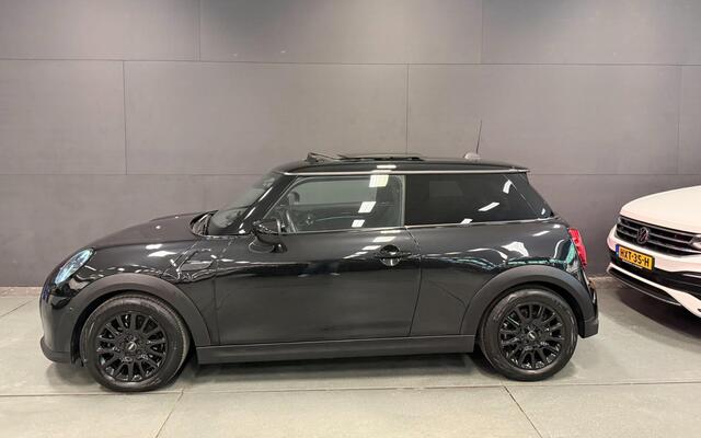 Mini Cooper 1.5 Cooper BLACK-EDITION PANO/H-UP/NAVI/CAM/DAB/CARPLAY/H-KARDON///