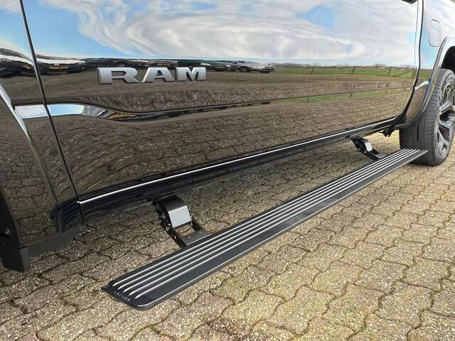 Dodge 1500 RAM 5.7 HEMI V8 Night Edition | LIMITED | Luchtvering | Panorama | LPG