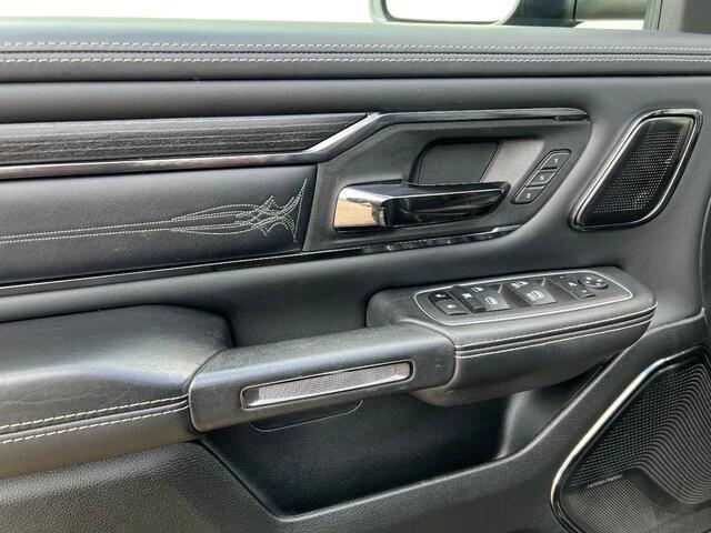 Dodge 1500 RAM 5.7 HEMI V8 Night Edition | LIMITED | Luchtvering | Panorama | LPG