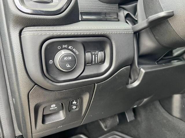 Dodge 1500 RAM 5.7 HEMI V8 Night Edition | LIMITED | Luchtvering | Panorama | LPG
