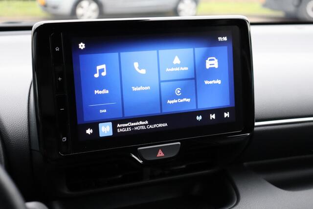 Toyota Yaris 1.5 Hybrid 115 Dynamic Limited, Parkeersensoren, Stoelverwarming, Apple Carplay / Android Auto.