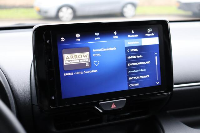 Toyota Yaris 1.5 Hybrid 115 Dynamic Limited, Parkeersensoren, Stoelverwarming, Apple Carplay / Android Auto.