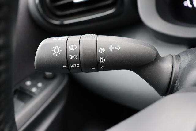 Toyota Yaris 1.5 Hybrid 115 Dynamic Limited, Parkeersensoren, Stoelverwarming, Apple Carplay / Android Auto.