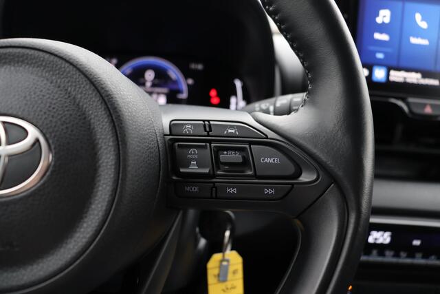 Toyota Yaris 1.5 Hybrid 115 Dynamic Limited, Parkeersensoren, Stoelverwarming, Apple Carplay / Android Auto.