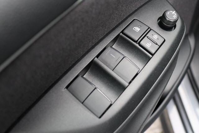 Toyota Yaris 1.5 Hybrid 115 Dynamic Limited, Parkeersensoren, Stoelverwarming, Apple Carplay / Android Auto.