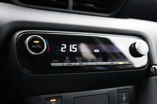 Toyota Yaris 1.5 Hybrid 115 Dynamic Limited, Parkeersensoren, Stoelverwarming, Apple Carplay / Android Auto.