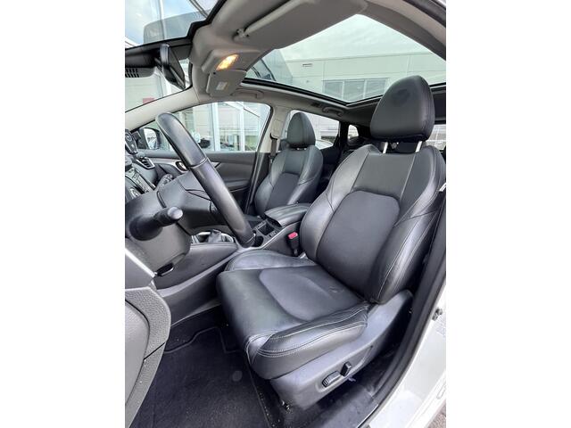 Nissan Qashqai 1.2 Tekna + | 360 camera | Panoramadak | Elektrische stoelbediening | Stoelverwarming | BLIS |