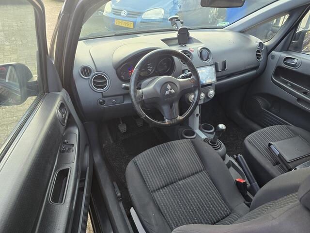 Mitsubishi Colt 1.3 Incharge/airco/navi/apk 13-06-2027 /rijd schakelt goed /inruilen is mogelijk