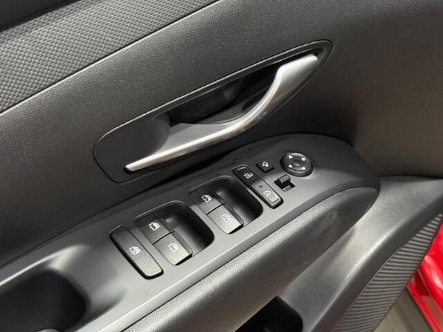 Hyundai Tucson 1.6 T-GDI MHEV Comfort Automaat / Navigatie full map / Camera / Cruise control / etc.