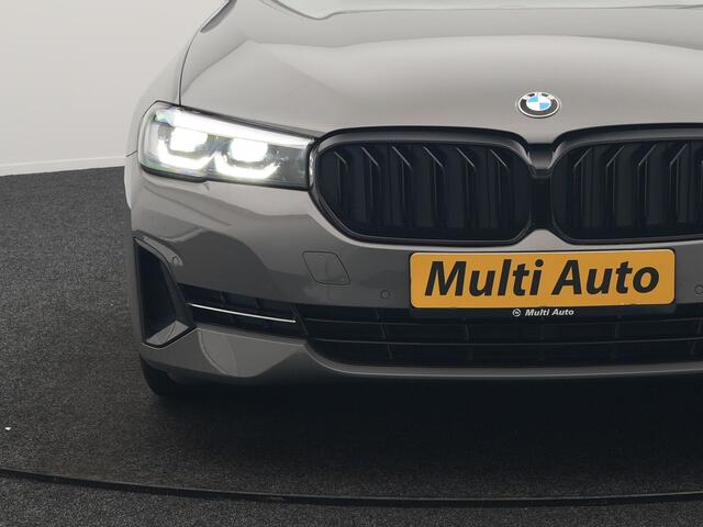 BMW 5-Serie Touring 530e Sportline PHEV 293pk Dealer O.H Bernina Grau Metallic | Trekhaak Afn. | M Sportstuur | Camera | Lederen Sportstoelen Verwarmd | C