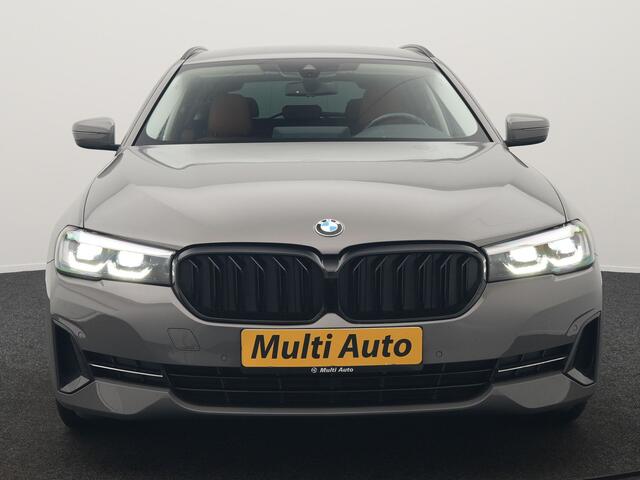 BMW 5-Serie Touring 530e Sportline PHEV 293pk Dealer O.H Bernina Grau Metallic | Trekhaak Afn. | M Sportstuur | Camera | Lederen Sportstoelen Verwarmd | C