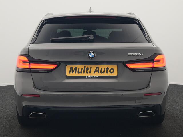 BMW 5-Serie Touring 530e Sportline PHEV 293pk Dealer O.H Bernina Grau Metallic | Trekhaak Afn. | M Sportstuur | Camera | Lederen Sportstoelen Verwarmd | C