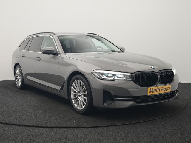 BMW 5-Serie Touring 530e Sportline PHEV 293pk Dealer O.H Bernina Grau Metallic | Trekhaak Afn. | M Sportstuur | Camera | Lederen Sportstoelen Verwarmd | C