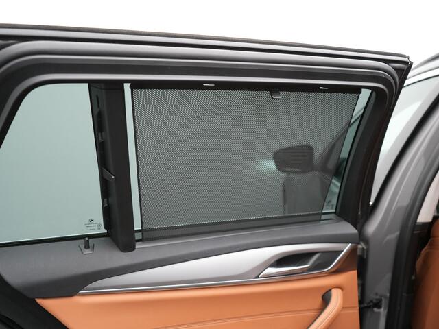 BMW 5-Serie Touring 530e Sportline PHEV 293pk Dealer O.H Bernina Grau Metallic | Trekhaak Afn. | M Sportstuur | Camera | Lederen Sportstoelen Verwarmd | C