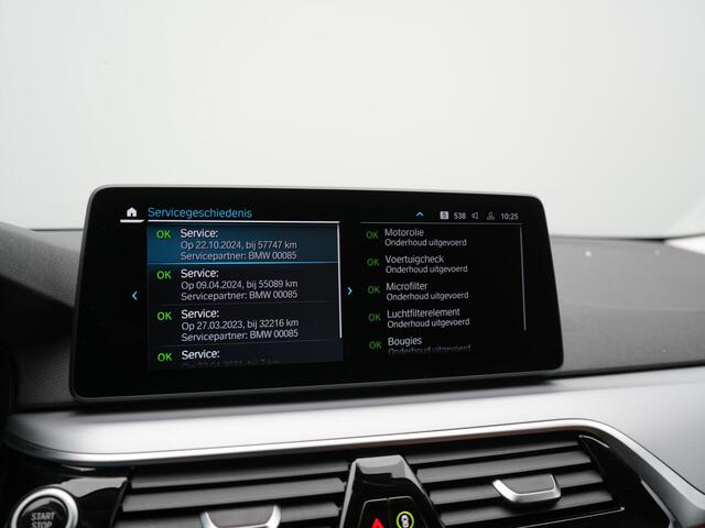 BMW 5-Serie Touring 530e Sportline PHEV 293pk Dealer O.H Bernina Grau Metallic | Trekhaak Afn. | M Sportstuur | Camera | Lederen Sportstoelen Verwarmd | C