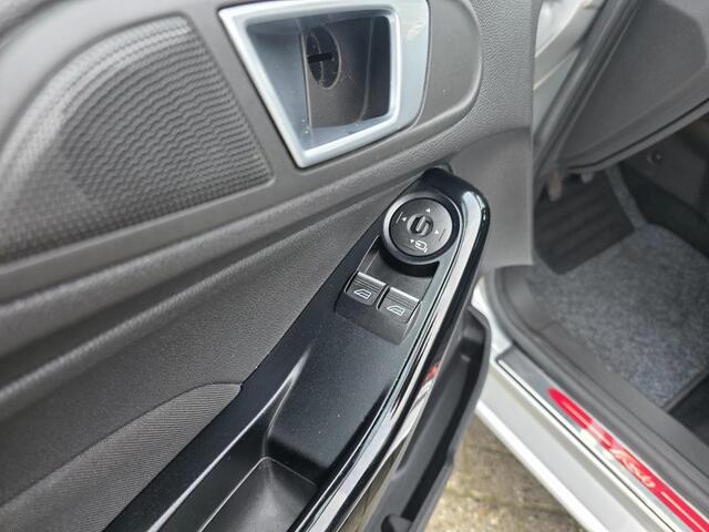 Ford Fiesta 1.0 EcoBoost 5 deurs Titanium 1e EIG | TREKHAAK |