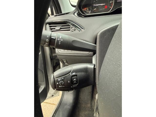 Peugeot 208 1.2 PureTech Blue Lion