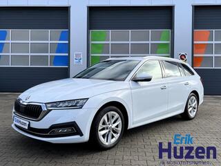 SKODA OCTAVIA Octavia 2022 / CarPlay / Stoelverwarming / Park Assist / 113k km / NL-Auto