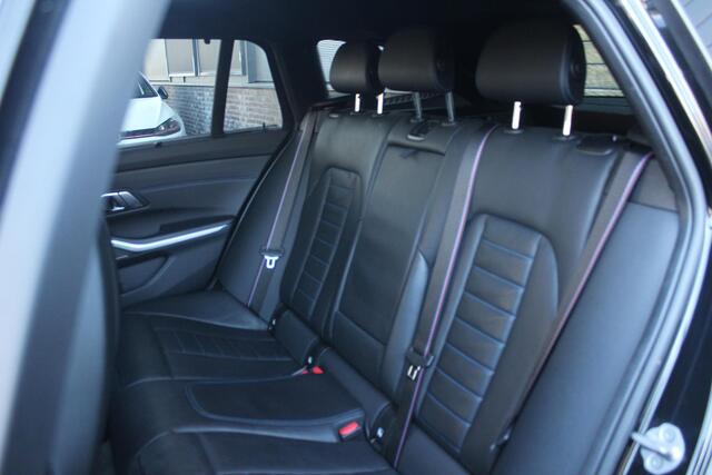 BMW 3-Serie Touring 330e | Panoramadak | M Schaalstoelen | H+K | HUD | Adaptieve cruise Control | LED |