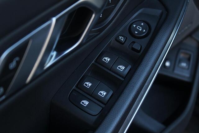 BMW 3-Serie Touring 330e | Panoramadak | M Schaalstoelen | H+K | HUD | Adaptieve cruise Control | LED |