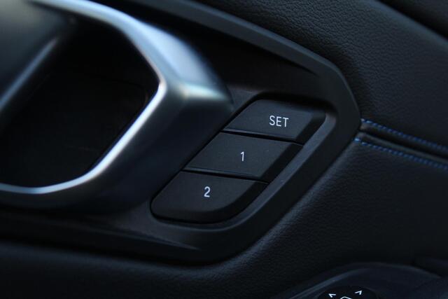 BMW 3-Serie Touring 330e | Panoramadak | M Schaalstoelen | H+K | HUD | Adaptieve cruise Control | LED |