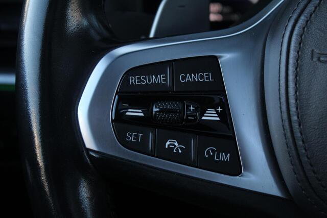 BMW 3-Serie Touring 330e | Panoramadak | M Schaalstoelen | H+K | HUD | Adaptieve cruise Control | LED |