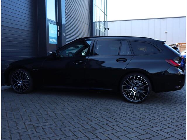 BMW 3-Serie Touring 330e | Panoramadak | M Schaalstoelen | H+K | HUD | Adaptieve cruise Control | LED |