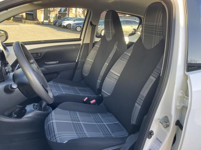 Peugeot 108 1.0 e-VTi Active  Airco - Radio - Stuurbekrachtiging - Bluetooth - Sprankelend wit  Vingerhoets; Vierde Generatie Eersteklas Service 