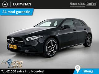 MERCEDES-BENZ A-KLASSE 250 e AMG Plug-In Hybride AMG Line | Night Pakket | Sfeerverlichting |Stoelverwarming | Achteruitrijcamera | Ledkoplampen. Inclusief 24 maanden Mercedes-Benz Certified garantie voor Europa.