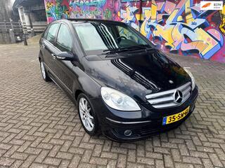 MERCEDES-BENZ B-KLASSE 200 sport velgen airco half leer apk Jan 2027 rijd heerlijk fijne hogere instap.