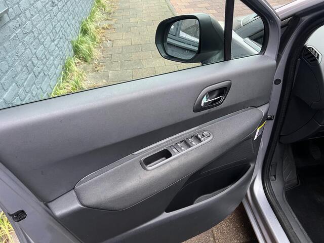 Peugeot 5008 1.6 THP Active 5p. panodak navi nap boekjes