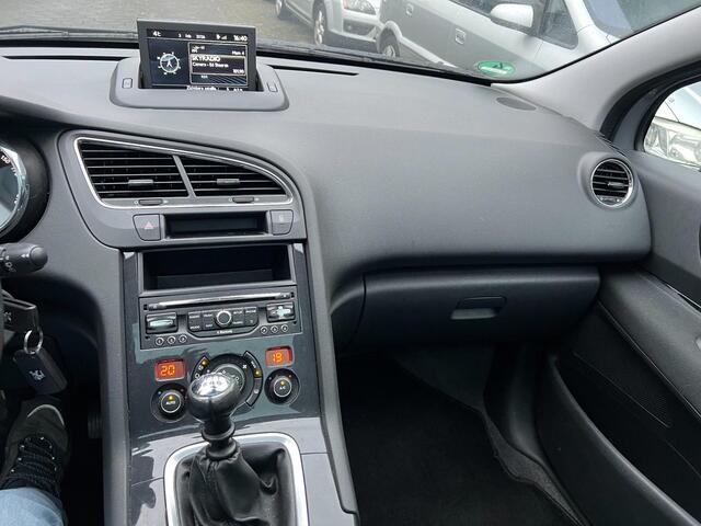 Peugeot 5008 1.6 THP Active 5p. panodak navi nap boekjes