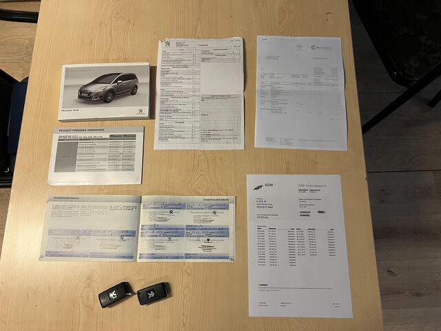 Peugeot 5008 1.6 THP Active 5p. panodak navi nap boekjes