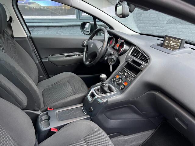 Peugeot 5008 1.6 THP Active 5p. panodak navi nap boekjes