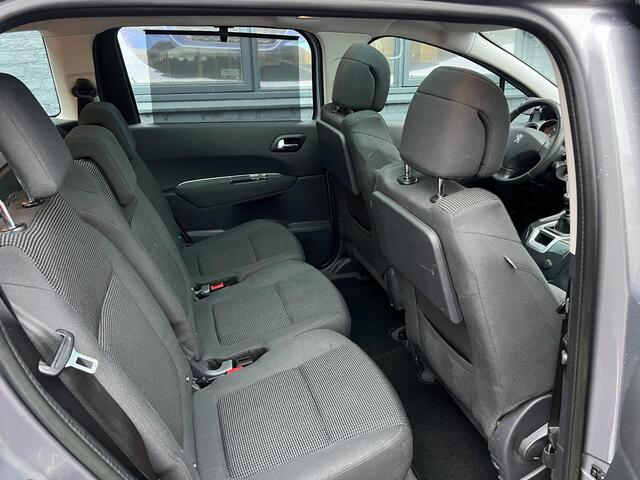 Peugeot 5008 1.6 THP Active 5p. panodak navi nap boekjes