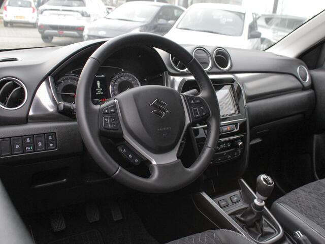 Suzuki Vitara 1.4 Boosterjet Style Hybrid | Schuif/Kanteldak | Leder | Adap. Cruise | Park sens | Lm-Velgen