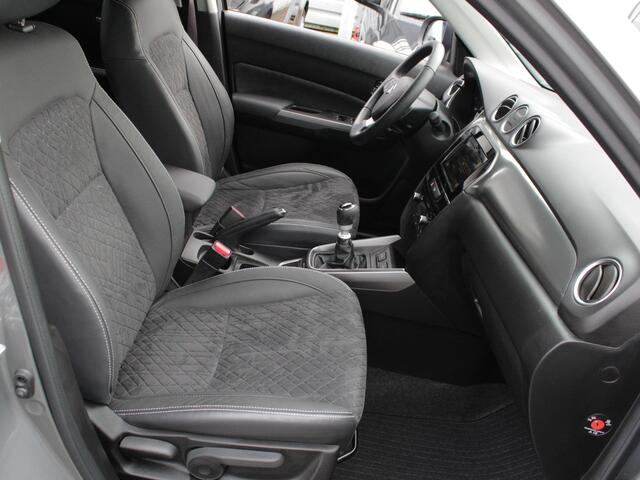 Suzuki Vitara 1.4 Boosterjet Style Hybrid | Schuif/Kanteldak | Leder | Adap. Cruise | Park sens | Lm-Velgen