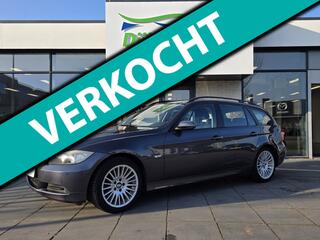 BMW 3-SERIE Touring 318i | AUTOMAAT | PANORAMADAK |
