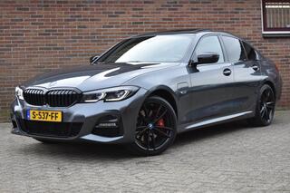 BMW 3-Serie 330e xDrive High Executive '22 SOH 94,6% Leder M Pakket Clima Navi Laser Light Navi Clima Cruise Inruil mogelijk