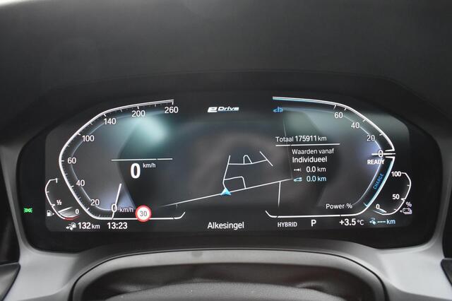 BMW 3-Serie 330e xDrive High Executive '22 SOH 94,6% Leder M Pakket Clima Navi Laser Light Navi Clima Cruise Inruil mogelijk