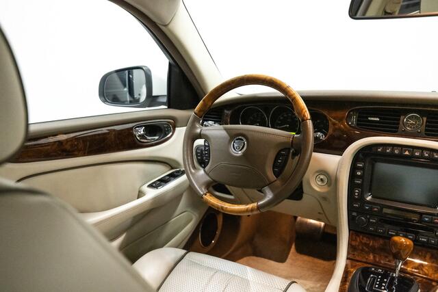 Jaguar XJ 4.2 V8 Sovereign SWB Btw auto, Fiscale waarde � 6.000,- � 28.884.30 Ex B.T.W DEALER AUTO 1 owner