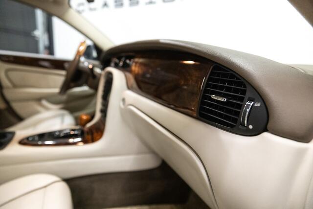 Jaguar XJ 4.2 V8 Sovereign SWB Btw auto, Fiscale waarde � 6.000,- � 28.884.30 Ex B.T.W DEALER AUTO 1 owner
