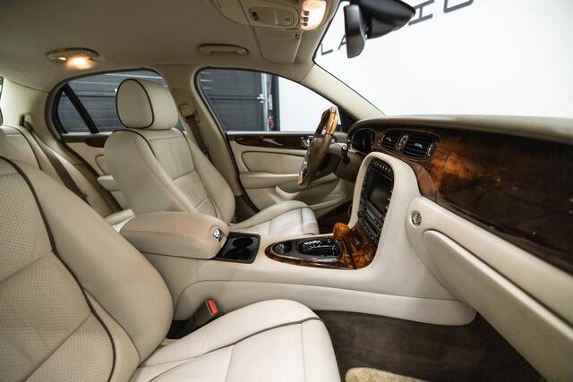 Jaguar XJ 4.2 V8 Sovereign SWB Btw auto, Fiscale waarde � 6.000,- � 28.884.30 Ex B.T.W DEALER AUTO 1 owner