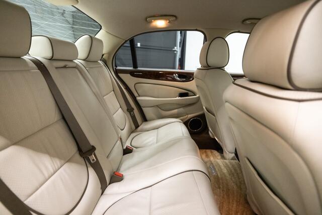 Jaguar XJ 4.2 V8 Sovereign SWB Btw auto, Fiscale waarde � 6.000,- � 28.884.30 Ex B.T.W DEALER AUTO 1 owner