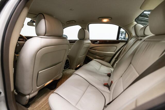 Jaguar XJ 4.2 V8 Sovereign SWB Btw auto, Fiscale waarde � 6.000,- � 28.884.30 Ex B.T.W DEALER AUTO 1 owner