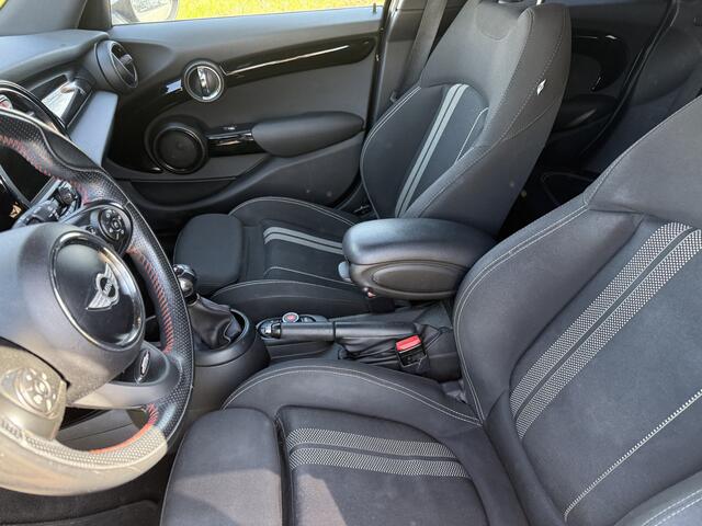 Mini Cooper Mini 1.5 Pepper. ,17, multi media,cruise. Zeer mooi 
