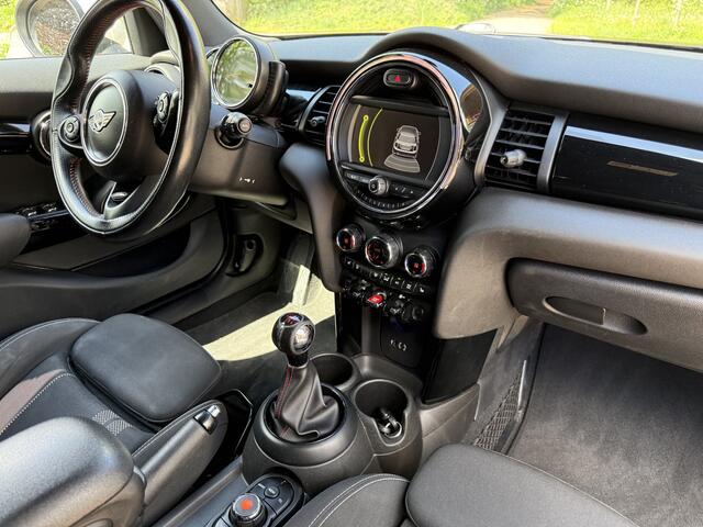 Mini Cooper Mini 1.5 Pepper. ,17, multi media,cruise. Zeer mooi 