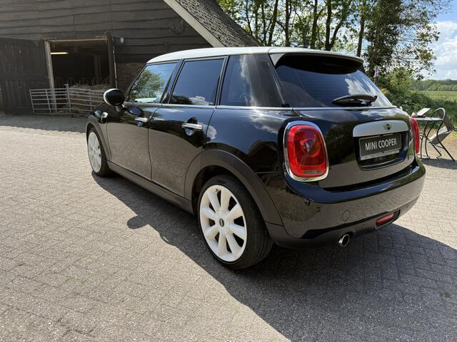 Mini Cooper Mini 1.5 Pepper. ,17, multi media,cruise. Zeer mooi 