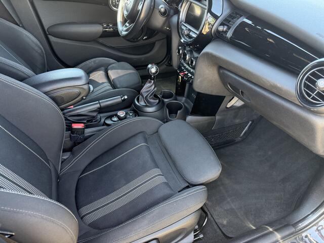 Mini Cooper Mini 1.5 Pepper. ,17, multi media,cruise. Zeer mooi 