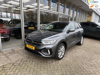 Volkswagen T-ROC 1.5 TSI R-Line Business 150PK / ACHTERUITRIJCAMERA / CARPLAY